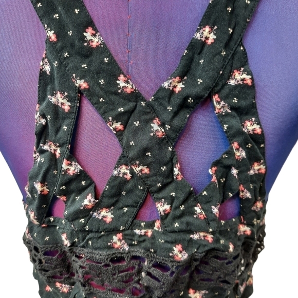 Free People Crop Top V-Back Crocheted Lace Cut Out Floral Size XS Women's - Picture 6 of 9